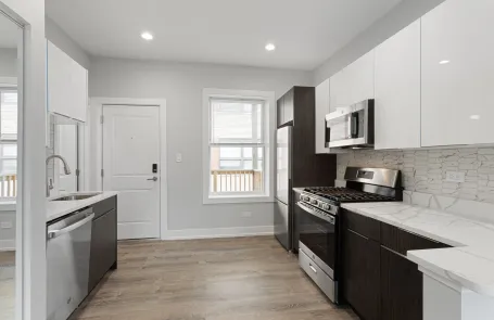 2 Bedroom Rogers Park Apartment
