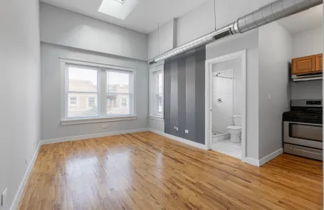 Studio Rogers Park Apartment