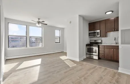 Studio Rogers Park Apartment