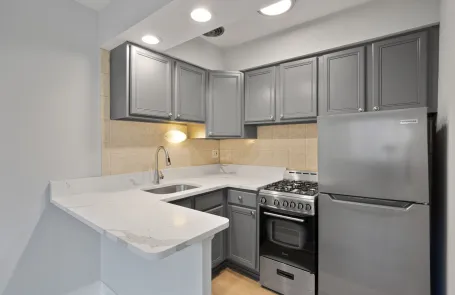 Studio Rogers Park Apartment