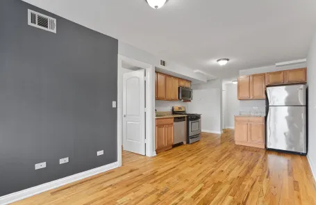 1 Bedroom Rogers Park Apartment