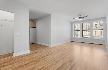 Studio Rogers Park Apartment