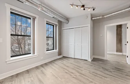 1 Bedroom Rogers Park Apartment