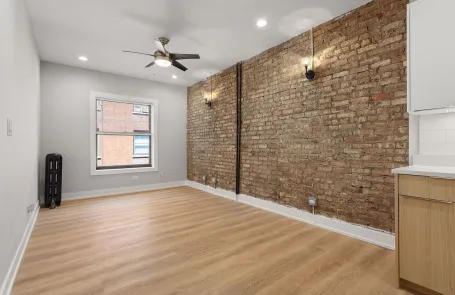 1 Bedroom Rogers Park Apartment