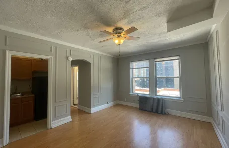 1 Bedroom Lakeview Apartment