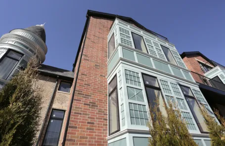 2 Bedroom Lakeview Apartment