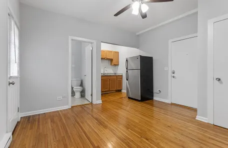 Studio Rogers Park Apartment