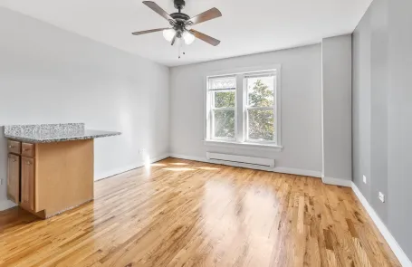 Studio Rogers Park Apartment