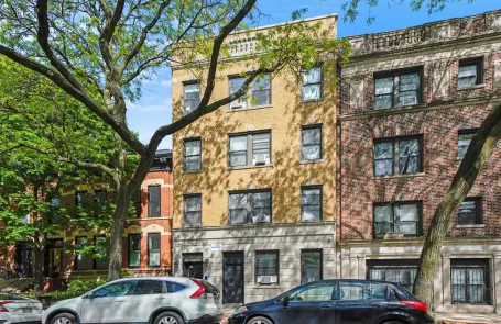 Studio Lincoln Park Apartment