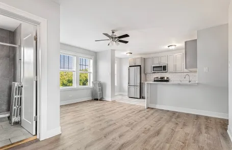 1 Bedroom Rogers Park Apartment