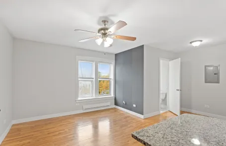 Studio Rogers Park Apartment