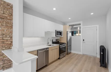 4 Bedroom Rogers Park Apartment