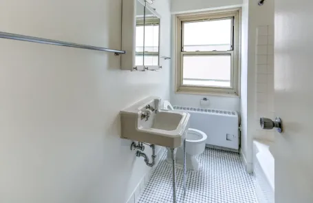 1 Bedroom Edgewater Apartment
