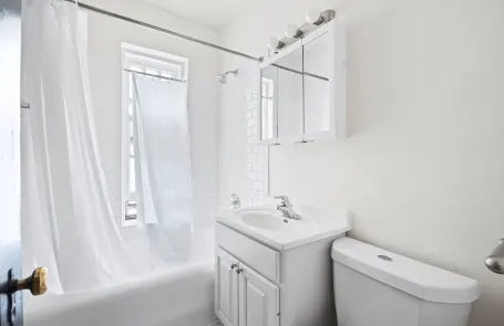Studio Uptown Apartment