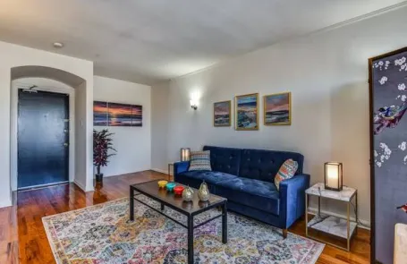 Studio Uptown Apartment