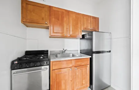 Studio Uptown Apartment