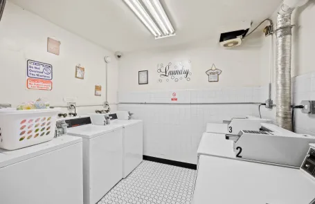 Studio Uptown Apartment