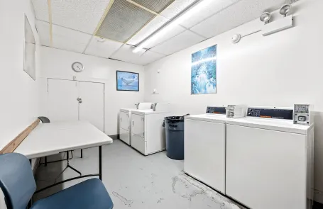 1 Bedroom Edgewater Apartment