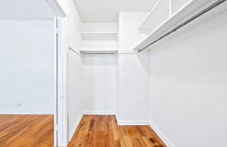 1 Bedroom Edgewater Apartment