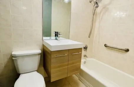 1 Bedroom Kenwood Condo