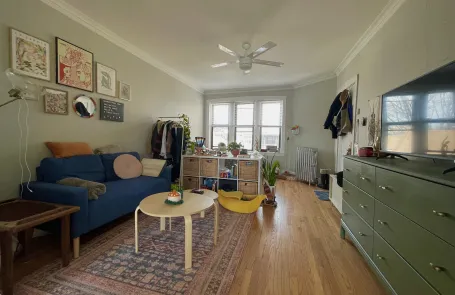 Studio Irving Park Apartment