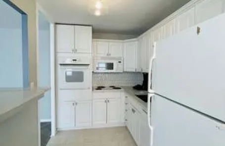 1 Bedroom Kenwood Condo