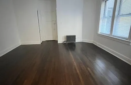 1 bedroom Lakeview Apartment