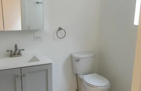 1 Bedroom Lakeview Apartment