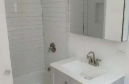 1 Bedroom Lakeview Apartment