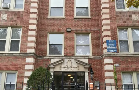 1 Bedroom Rogers Park Apartment