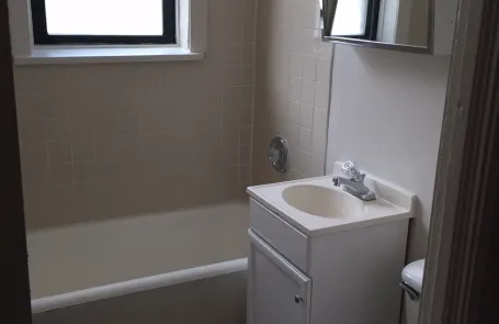 Studio Rogers Park Apartment