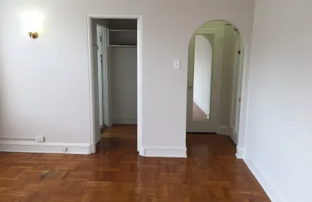 Studio Rogers Park Apartment