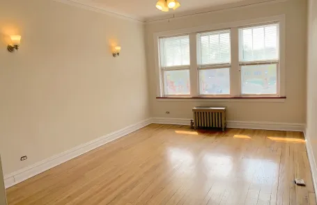 1 Bedroom Irving Park Apartment