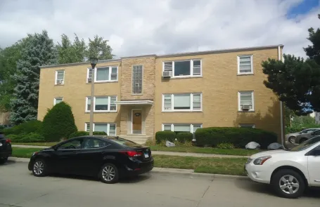 3 Bedroom Skokie Apartment
