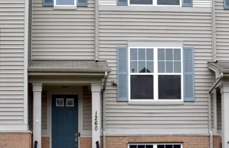 2 Bedroom Des Plaines Townhome