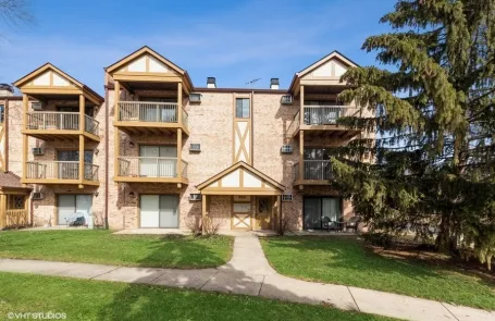2 Bedroom Arlington Heights Condo