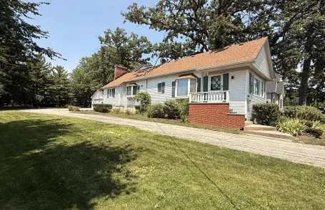 4 Bedroom Northbrook Single Family