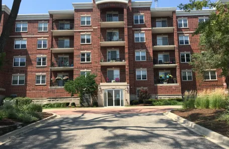 1 Bedroom Arlington Heights Condo
