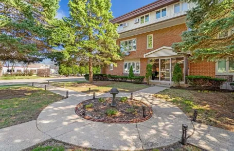 2 Bedroom Arlington Heights Condo
