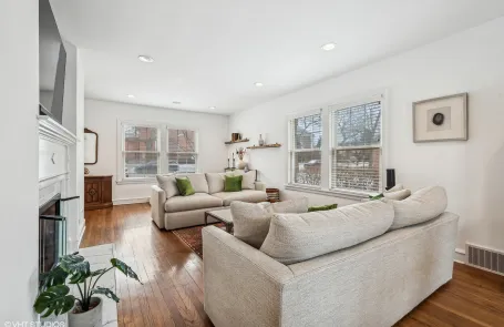 4 Bedroom Glenview Single Family