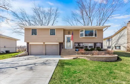 3 Bedroom Schaumburg Single Family