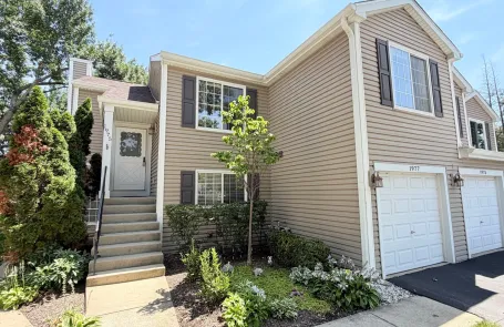 3 Bedroom Schaumburg Apartment
