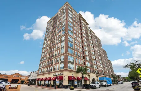 2 Bedroom Arlington Heights Condo