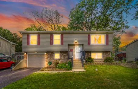 3 Bedroom Woodridge Single Family