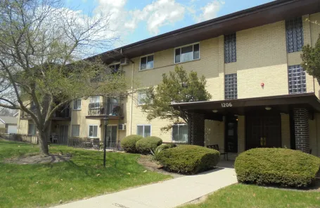 2 Bedroom Arlington Heights Condo