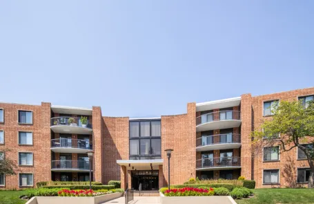 2 Bedroom Arlington Heights Condo