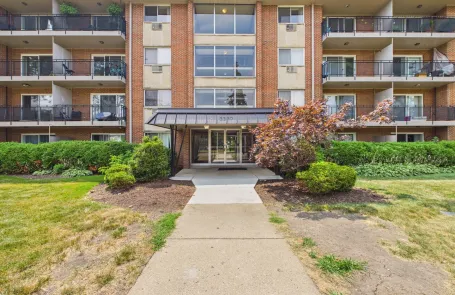 1 Bedroom Arlington Heights Condo