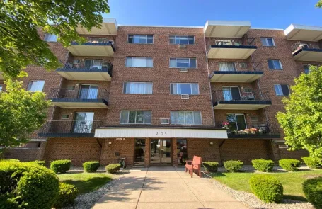 1 Bedroom Arlington Heights Condo