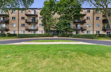 2 Bedroom Arlington Heights Condo