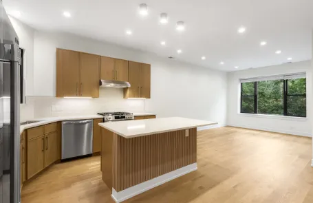 3 Bedroom Edgewater Single Family